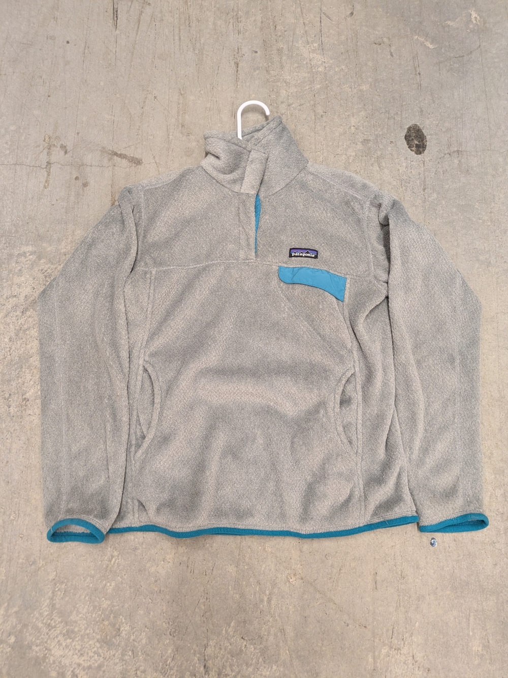 Patagonia Men's Gray Fleece Pullover with Blue Accents